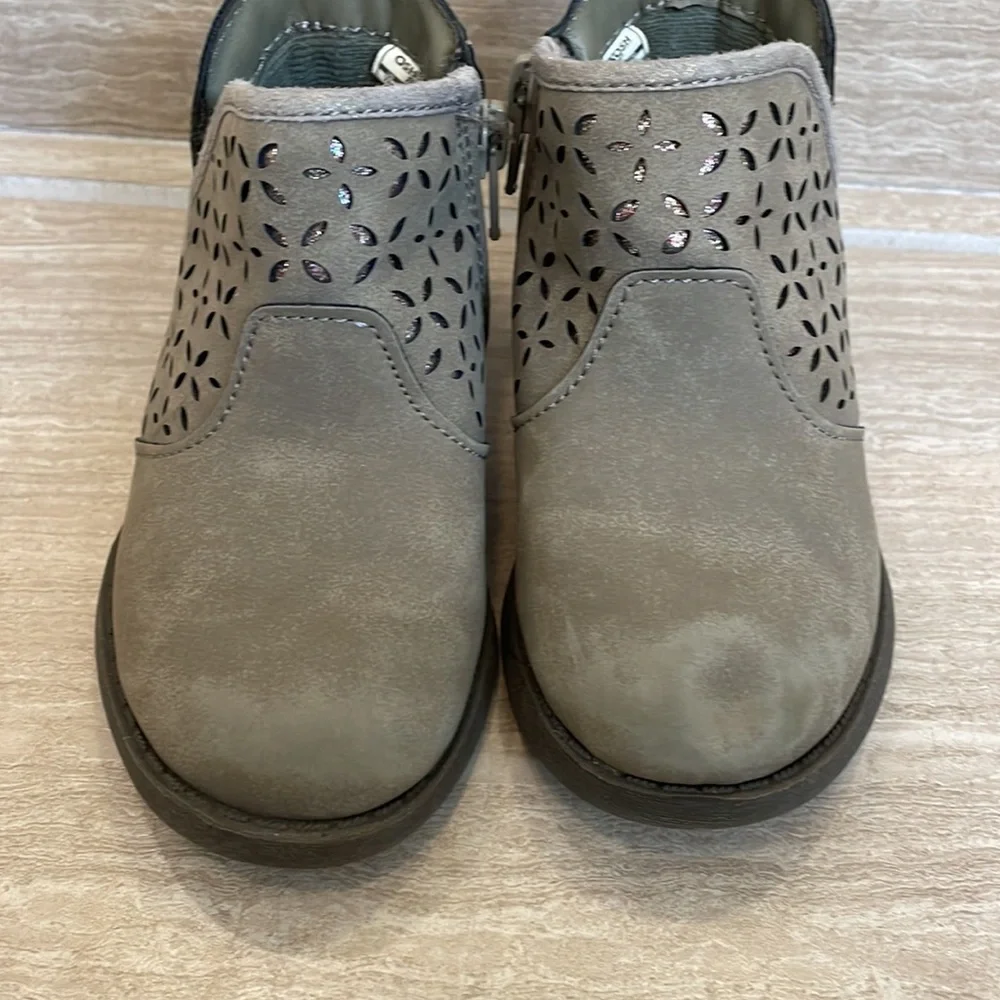 OSHKOSH B’GOSH Toddler Size 7 UEC Gray booties zip up boots ankle used